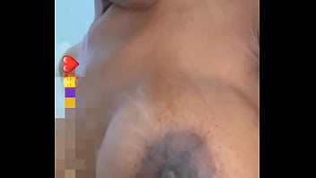 Latina cachonda masturbándose bien rico para ti