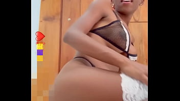 Latina cachonda masturbándose bien rico para ti