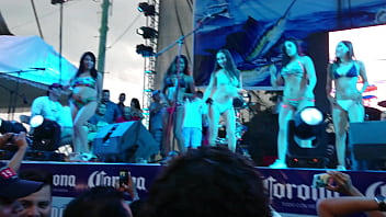 Mujeres Enseñando Sus Mejores Atributos thumbnail