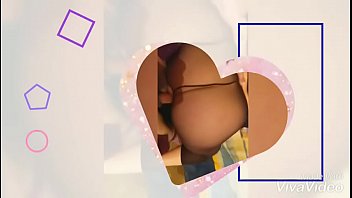 Sexo casero rompiendole sus licras