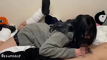 連れ込んだj○ギャルにフェラしてもらう動画