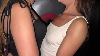 Levei minha amiga pra transar no swing