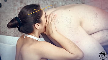 Big ass latina tru kait caught in the bathtub