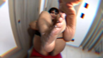 Fodendo com meus pezinhos goza neles meu putinho