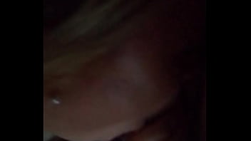 Con el rabo en la boca