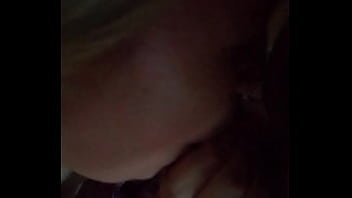 Con el rabo en la boca