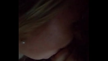 Con el rabo en la boca