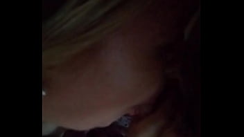 Con el rabo en la boca