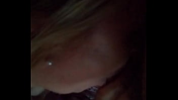 Con el rabo en la boca