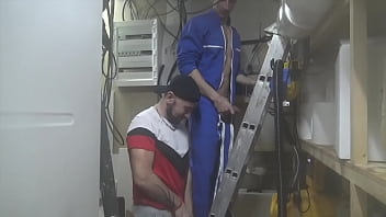 Il Suce La Rgosse Bite D'une Beua Militaire thumbnail