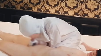 半導体製造工場勤務の巨乳人妻検査員の彼女が僕のペニスを手コキ、フェラチオして精液を搾り取る。home made amateur 個人撮影 kawasaki jk