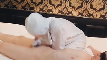 半導体製造工場勤務の巨乳人妻検査員の彼女が僕のペニスを手コキ、フェラチオして精液を搾り取る。home made amateur 個人撮影 kawasaki jk