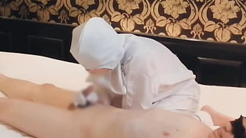 半導体製造工場勤務の巨乳人妻検査員の彼女が僕のペニスを手コキ、フェラチオして精液を搾り取る。home made amateur 個人撮影 kawasaki jk