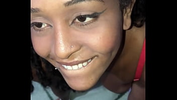 Novinha gostosa abriu as pernas para dotado e quaser não aguentou a piroca