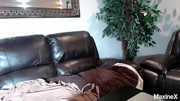 Maxine's squirting live show clip is good enough to make you cum hard