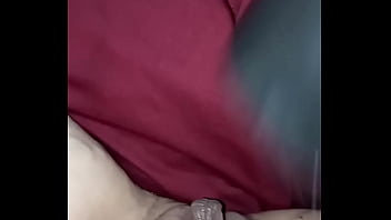 Si riscalda la fica col phon tutta pisciata