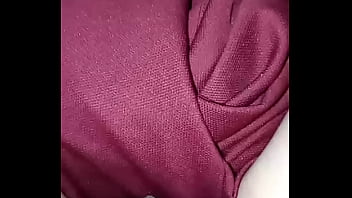 Si riscalda la fica col phon tutta pisciata