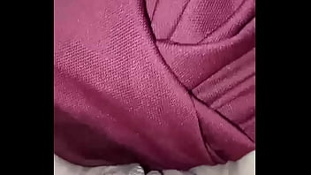 Si riscalda la fica col phon tutta pisciata