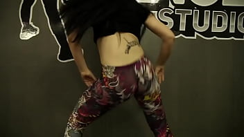 Twerk & booty shake dance contest sasha x twerk girls