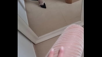 Viens regarder ce que ça donne sur mon profil quand je retire mes collants