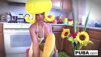 Hot babe fucks herself