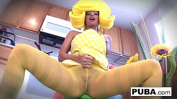 Hot babe fucks herself