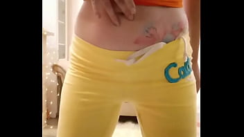 Golden lemonade in yellow yoga pants #pee #piss #wetpants #pantswetting #yogapants