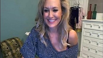 Busty mature teaching dildo masturbation on webcam