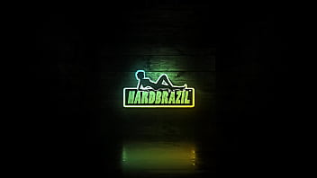 Enchendo a safada de porra no banheiro day fagundes