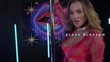 Blake blossom goes all the way – pov lapdance to raw ride strippov trailer