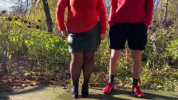 When my curvy mother in law does this it turns me on like hell