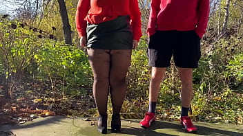 When my curvy mother in law does this it turns me on like hell