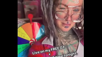 I will be live caming tonight tomorrow and friday ️join me and let us have some fun