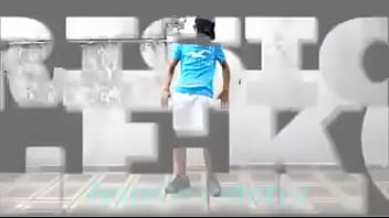 Menorzin dando aquela dançada monstra ao som do prison