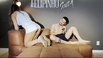 Não Aguentei E Gozei Gostoso Com O Meu Primo Antes Da Minha Tia Chegar thumbnail