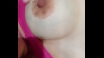 Grávidinha safada tirando leite do seu macho