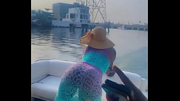 Getting horny while shaking my ass