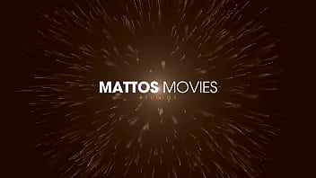 Peitinho bicudo jorrando leite enquanto essa putinha se acaba na siririca