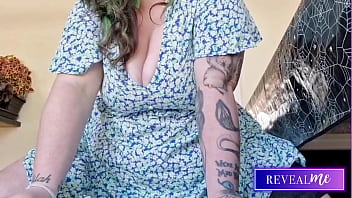 Curvy babe rides toy moaning in clothes