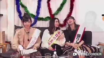 Japannese women fucking up skirt videos