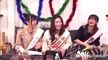 Japannese women fucking up skirt videos