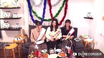 Japannese women fucking up skirt videos