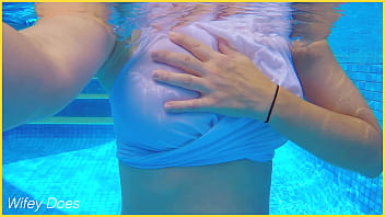 Milf shows perfect tits outdoors swimming