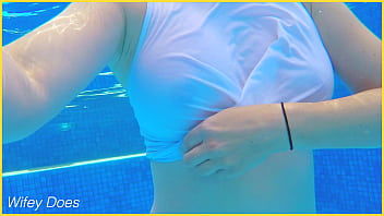 Milf shows perfect tits outdoors swimming