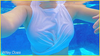 Milf shows perfect tits outdoors swimming