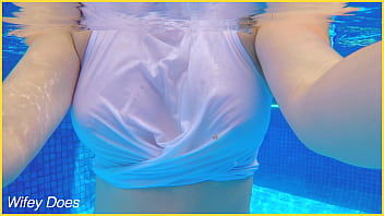 Milf shows perfect tits outdoors swimming