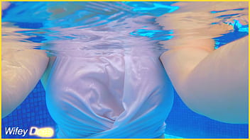 Milf shows perfect tits outdoors swimming