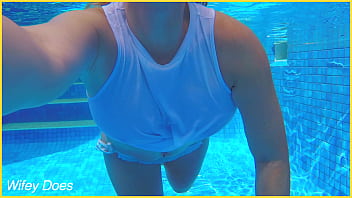 Milf shows perfect tits outdoors swimming