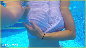 Milf shows perfect tits outdoors swimming