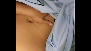 Streichle Meine Dicken Titten Auf Dem Bett Während Ich Meine Enge Heisse Fotze Kaithsaumeth Ficke Masturbieren Meiner Engen Und Heißen Saftigen Muschi thumbnail